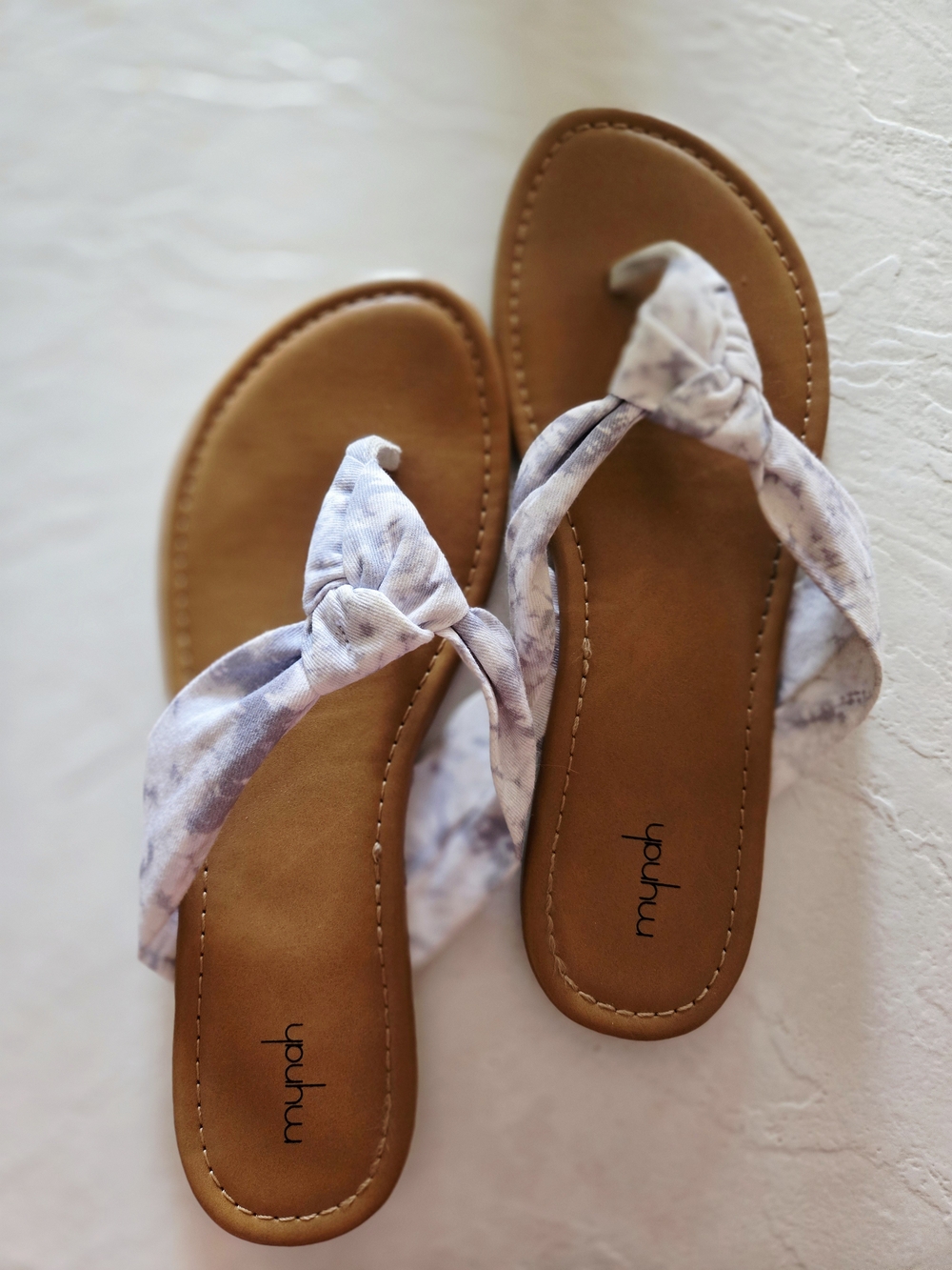Mynah Tie Dye Front Sandals with Tan Footbed. Size 9